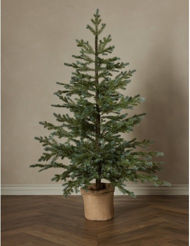 Faux Pine Tree est présent 